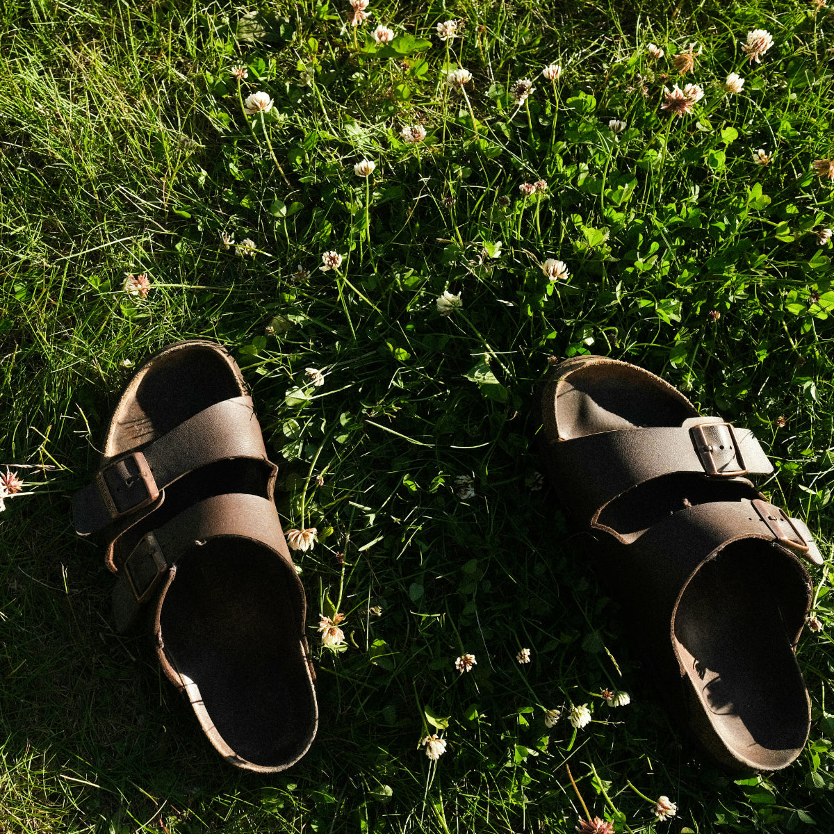 BIRKENSTOCK: The iconic footbed for well-being that starts from the feet.