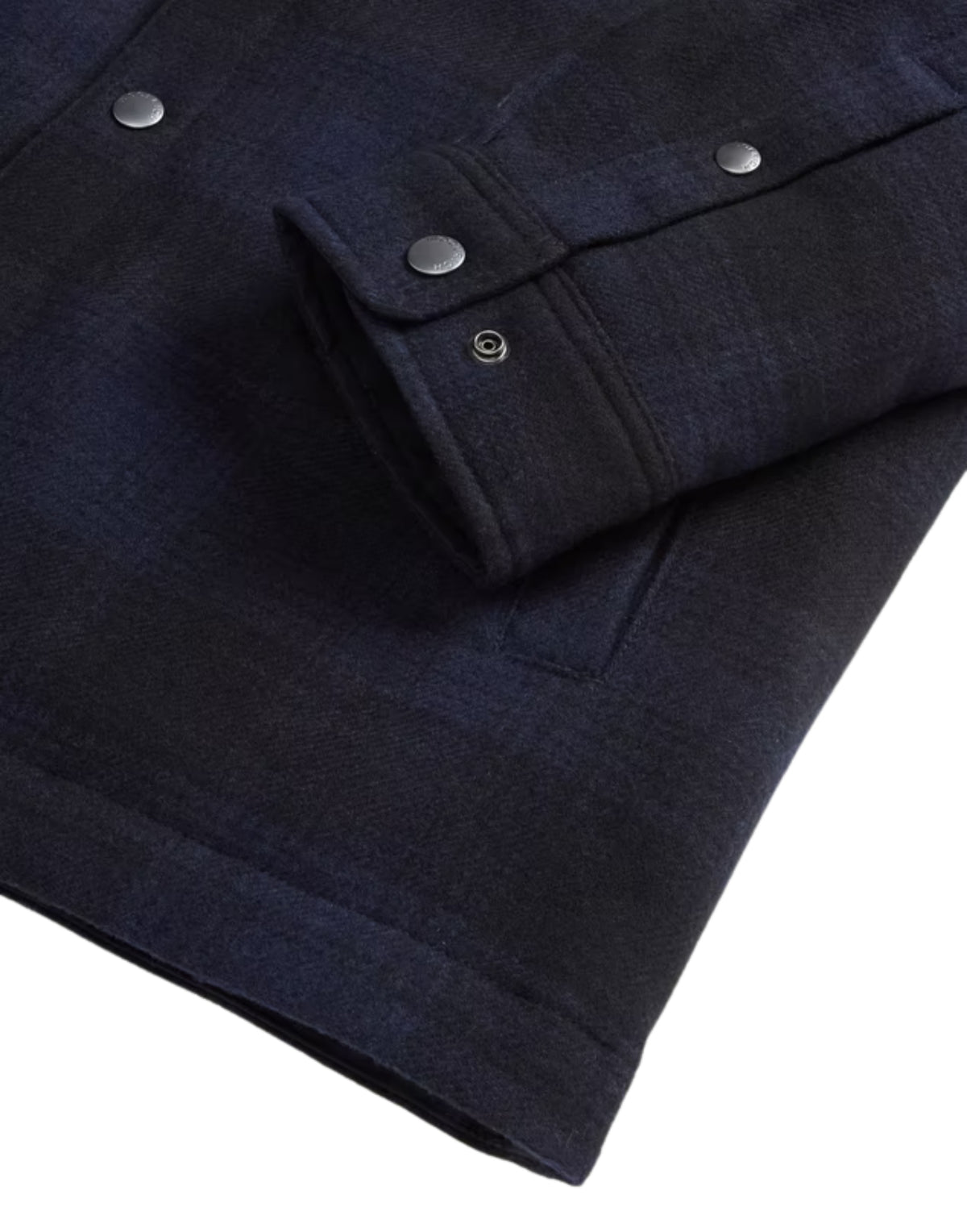 Woolrich Alaskan Check blue jacket adjustable cuff with snap buttons