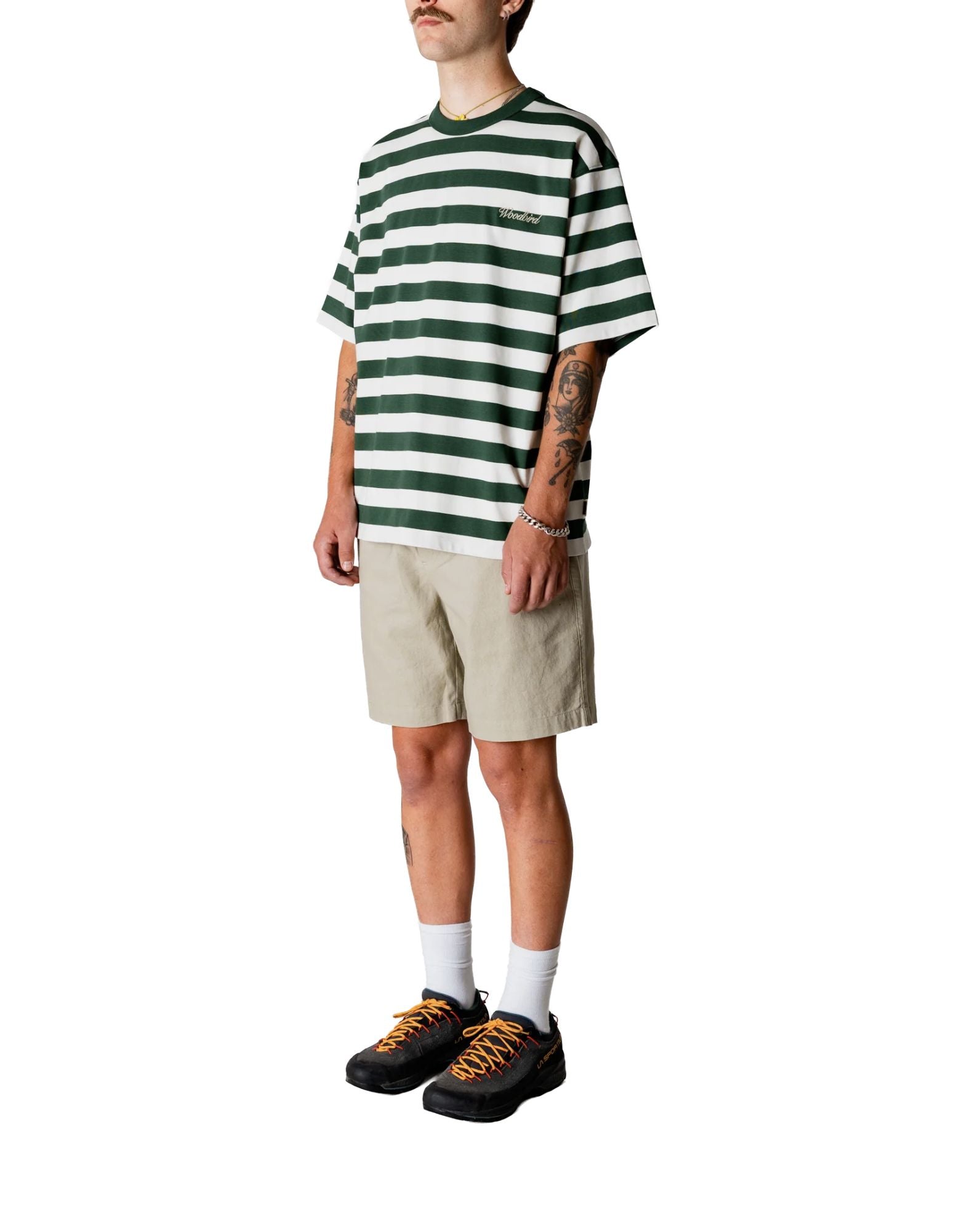 T-shirt da uomo in cotone biologico Woodbird WBBeam Stripe Tee Pine Green 2616-408 PINE GREEN