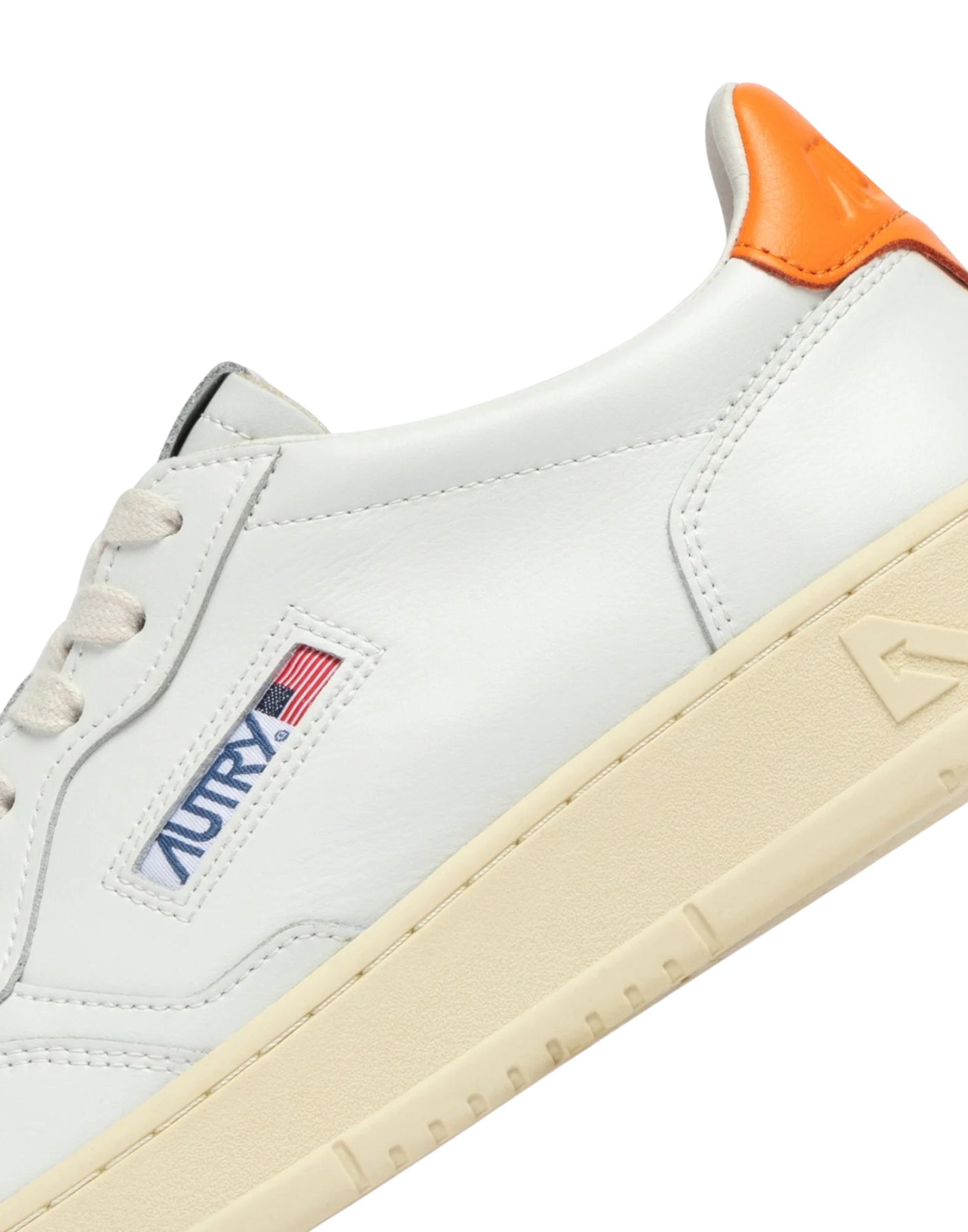Autry Medalist Low Men’s Sneakers in White Leather and Parsimmon Orange AULM LL26 WHT/PRORANGE MEDALIST