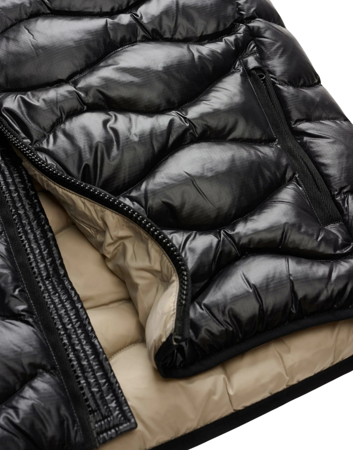 Danny Black, interior en color beige