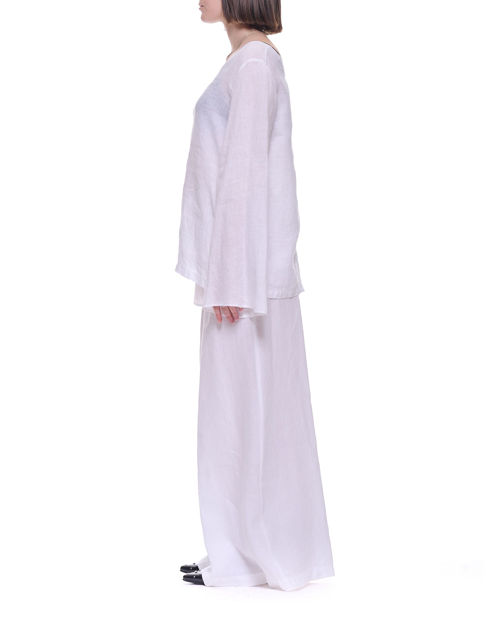 Top de mujer Hira de lino blanco con cuello en V y manga larga W301 001