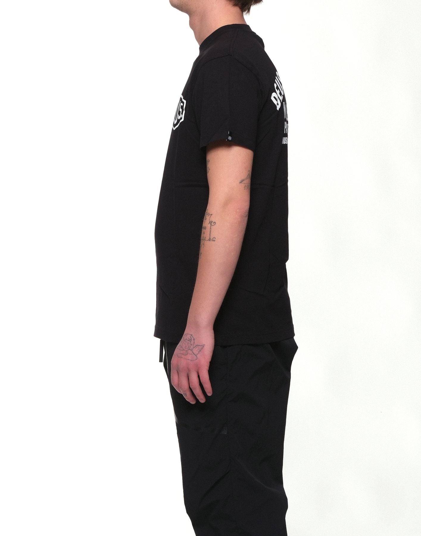 Camiseta para el hombre DMW91808G Berlín negro Deus Ex Machina