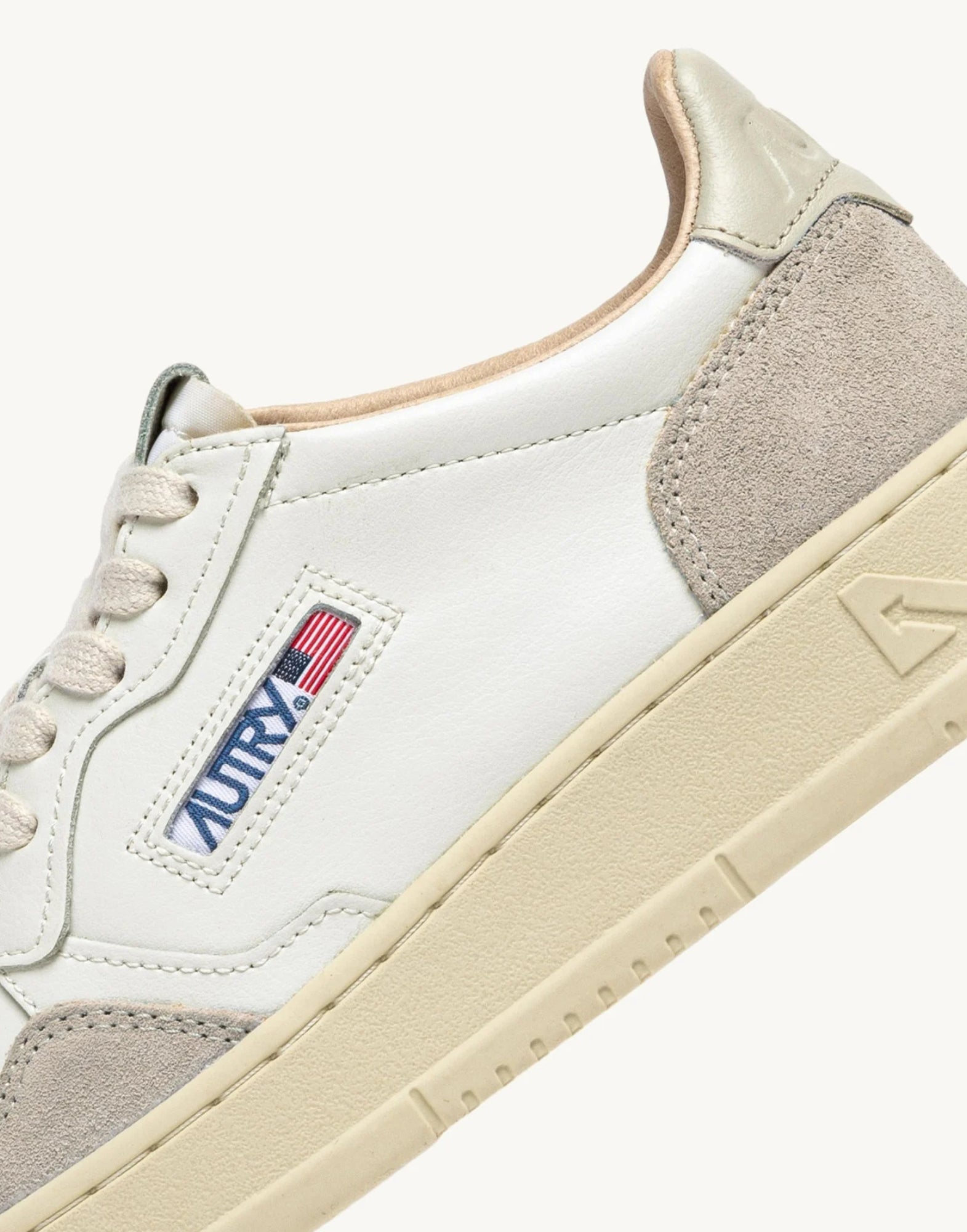 Autry Medalist Low Women’s Sneakers in Suede and White Leather Pelican AULW LS14 WHT/PELIC MEDALIST