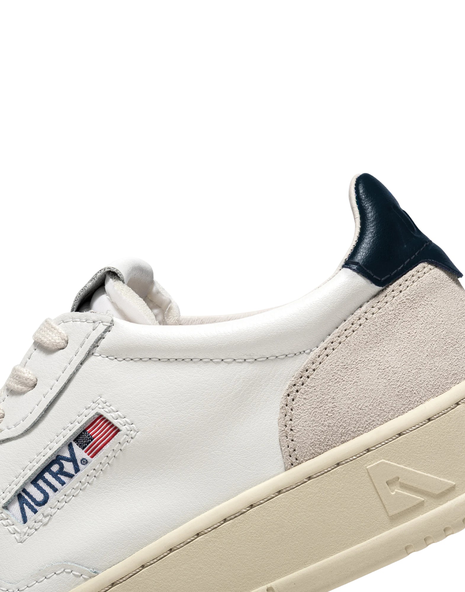 Medalist Low Man White/Blue